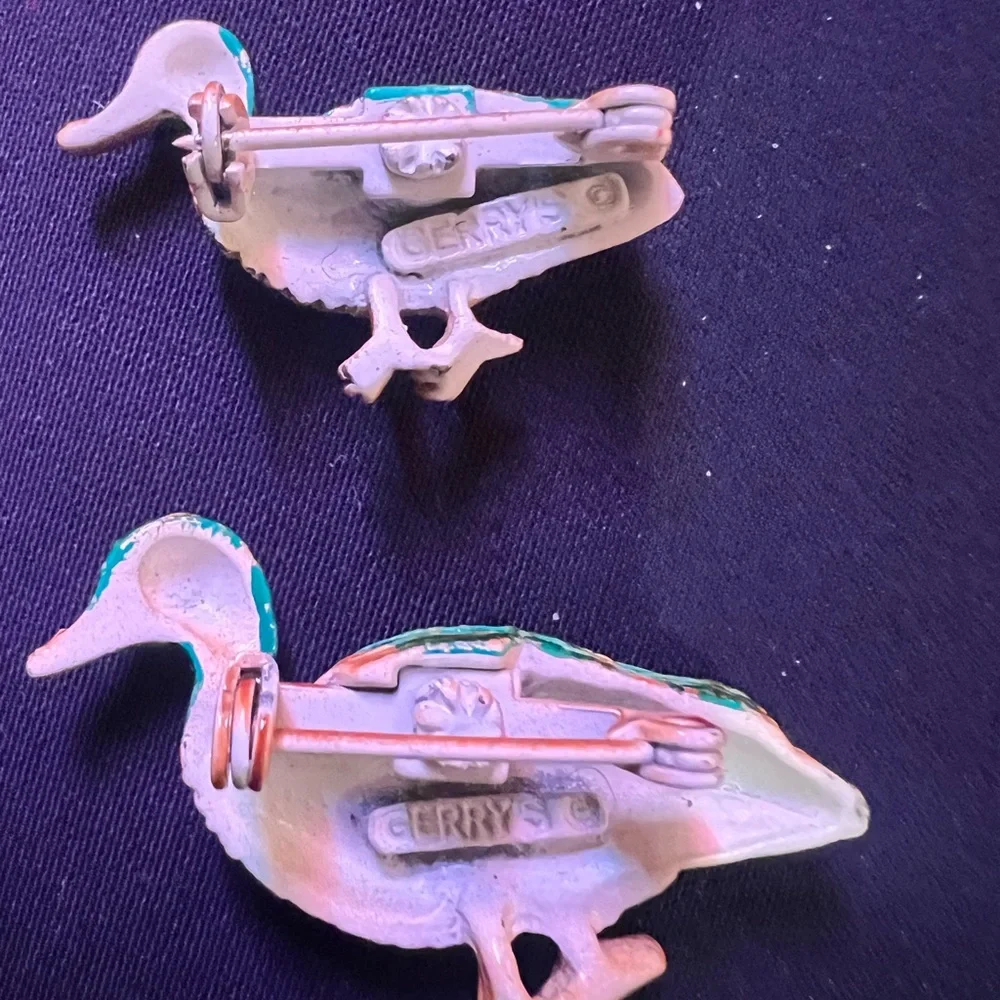 2Pc Gerry’s Small Duck Brooches GUC!